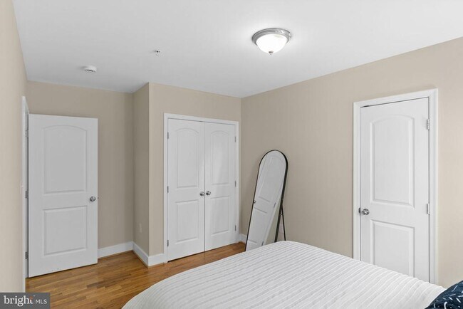 Building Photo - 417 18th St NE