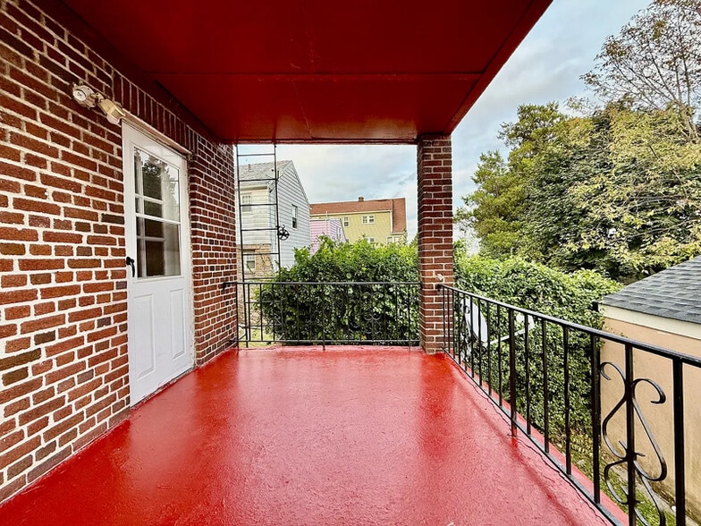 Building Photo - 115 Cowles Ave