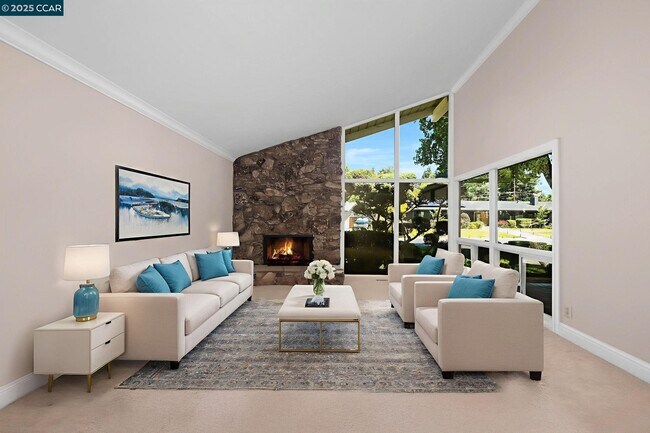Building Photo - 251 Paraiso Dr