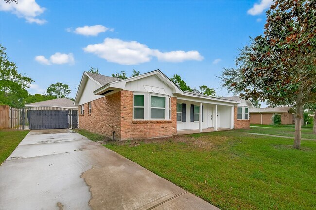 Building Photo - 8210 Edgemoor Dr