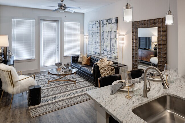 Building Photo - 1419 Montrose-ID268.1