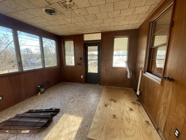 Building Photo - 270 Crescent Ln