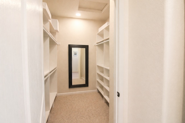 Building Photo - Beautiful 3 Bed, 2.5 Bath Townhome with A/C and 2-Car Garage