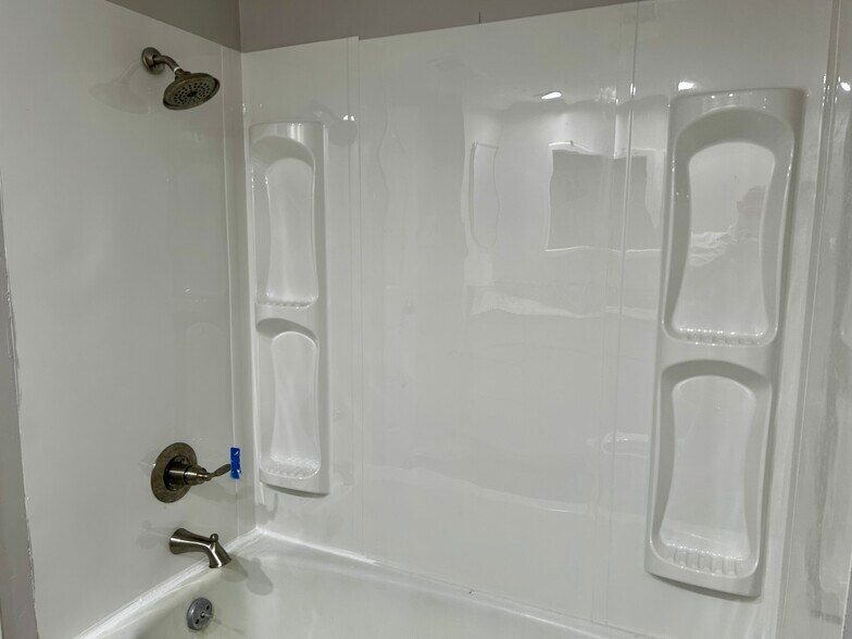 Building Photo - 305 Greenbriar St