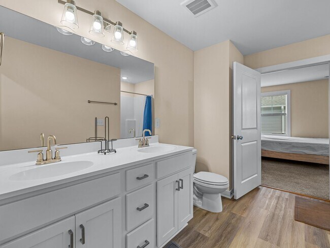 Building Photo - Townhome in Sneads Ferry