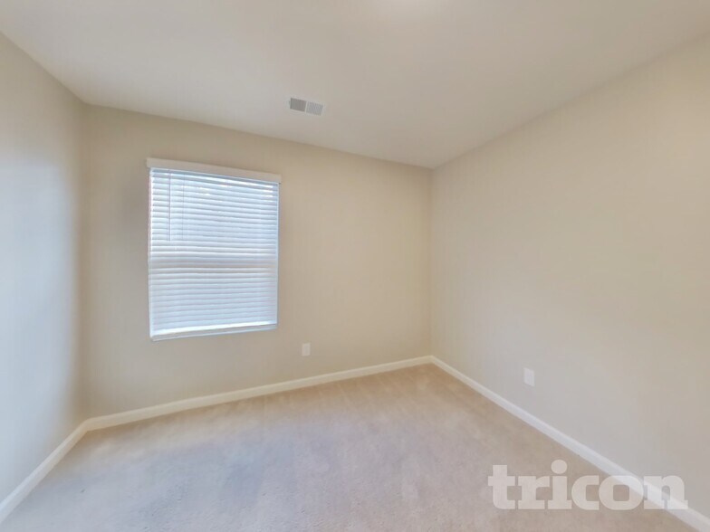 Building Photo - 864 Bentley Dr