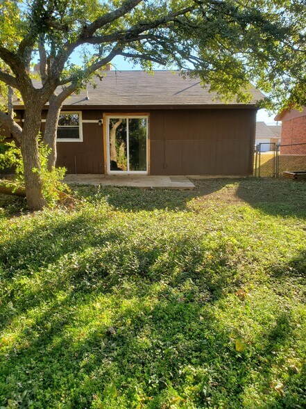 Building Photo - 210 Sorrell Dr