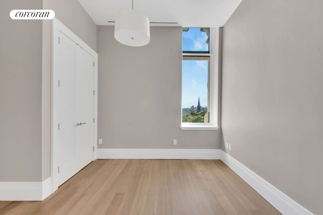 Building Photo - 348 Henry St