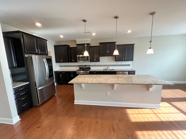 Building Photo - Spacious 3 bedroom townhome in Brier Creek