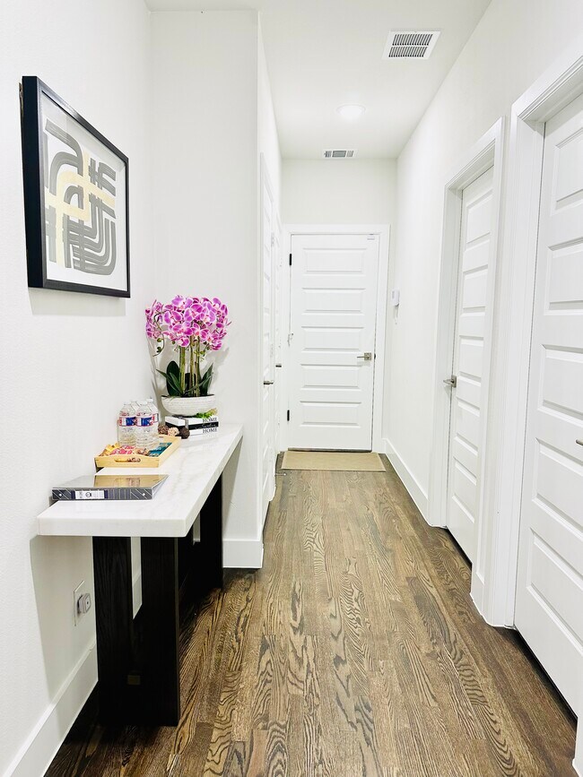 Building Photo - 512 Secretariat Dr