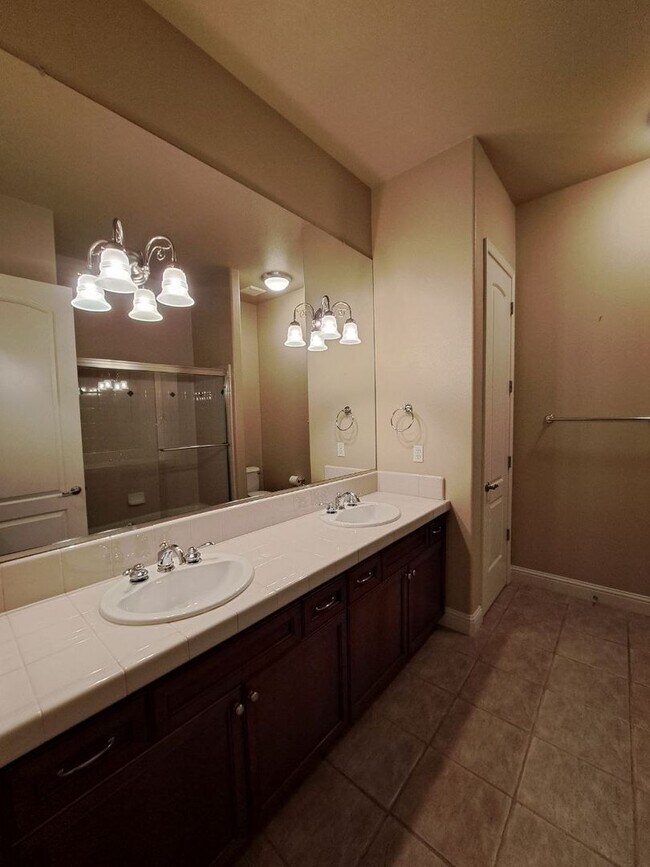 Building Photo - Custom Clovis Residence in Gated Community | Spacious Layout & 3-Car Garage!