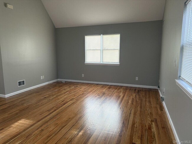 Building Photo - 85 Smithtown Blvd