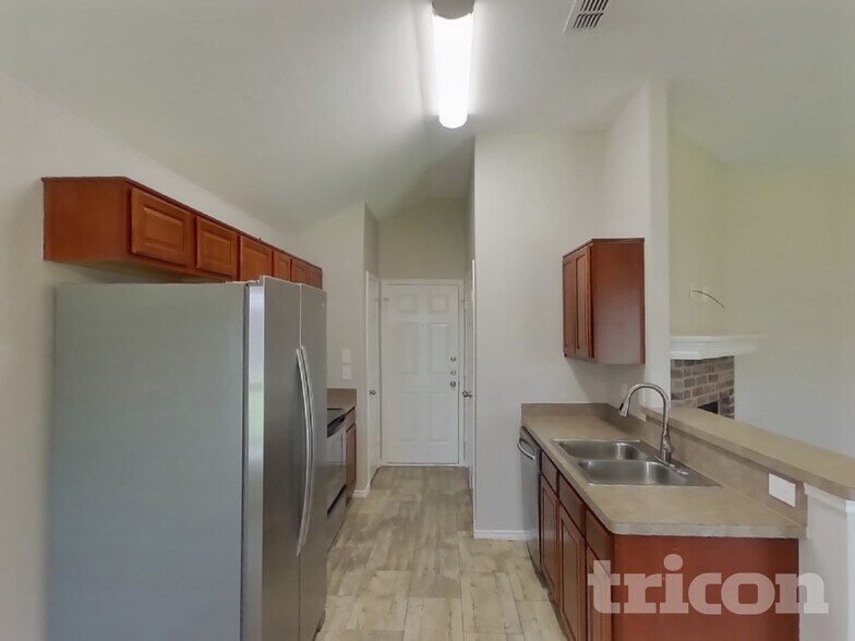 Building Photo - 4200 Agate Dr