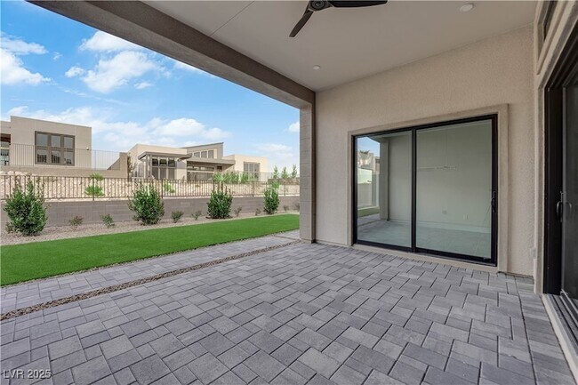 Building Photo - 11032 Rolling Vista Dr