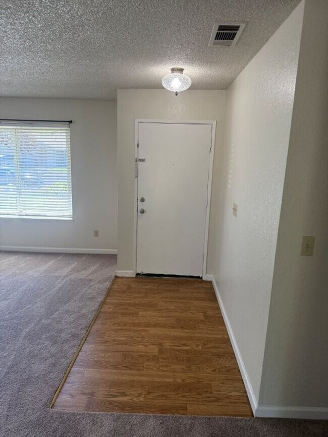 Building Photo - 2766 Applewood Dr