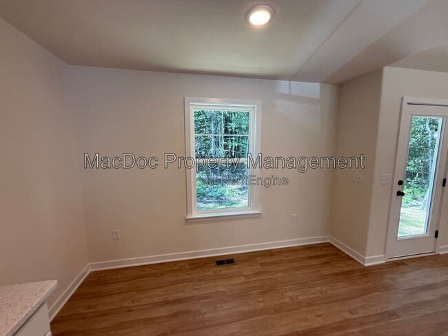 Building Photo - 387 Forest Grove Rd
