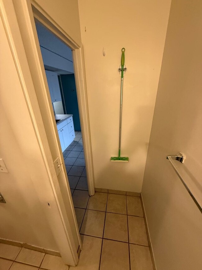 Building Photo - Rarely Available 1-Bedroom Apartment for Rent at Queen’s Villa