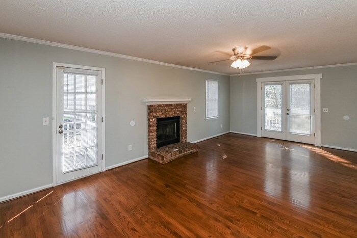 Building Photo - 225 Mockingbird Dr