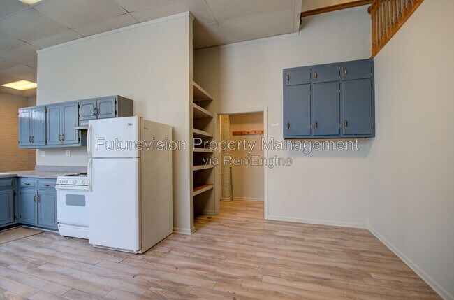 Building Photo - 527 N Chicago St