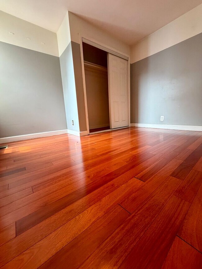 Building Photo - Stunning 3-Bedroom Home in Point Breeze! Available NOW!