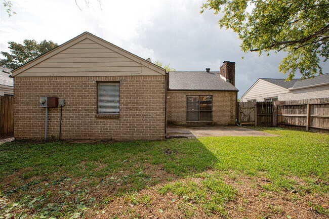 Building Photo - 16042 Bear Hill Dr