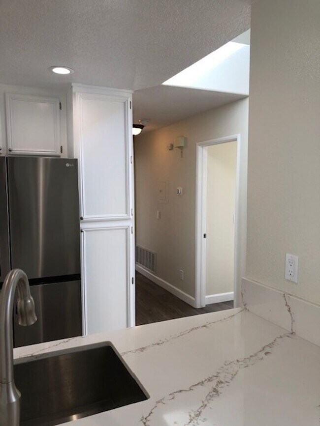 Building Photo - PICTURE PERFECT 2 BR/2 BATH PLUS LOFT END UNIT CONDO WITH DIRECT ACCESS 2 CAR GARAGE