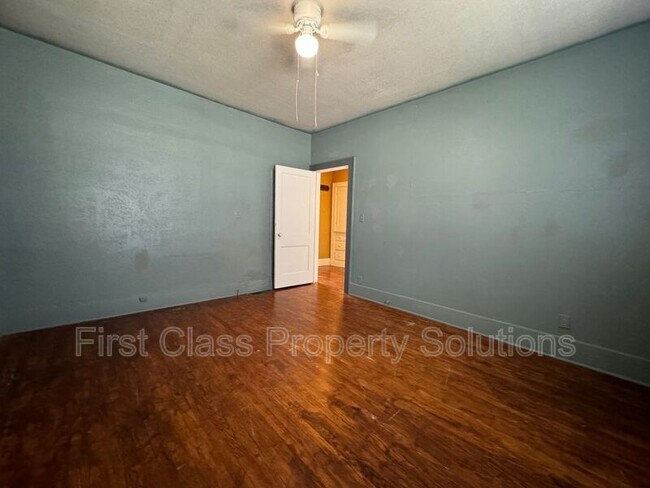 Building Photo - 1400 NW 22nd St