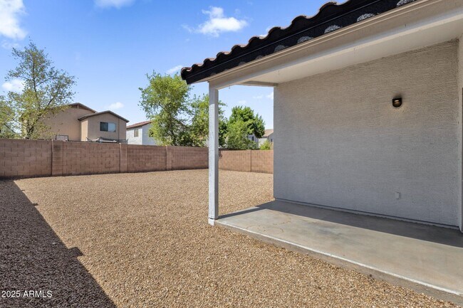 Building Photo - 509 E Daniella Dr