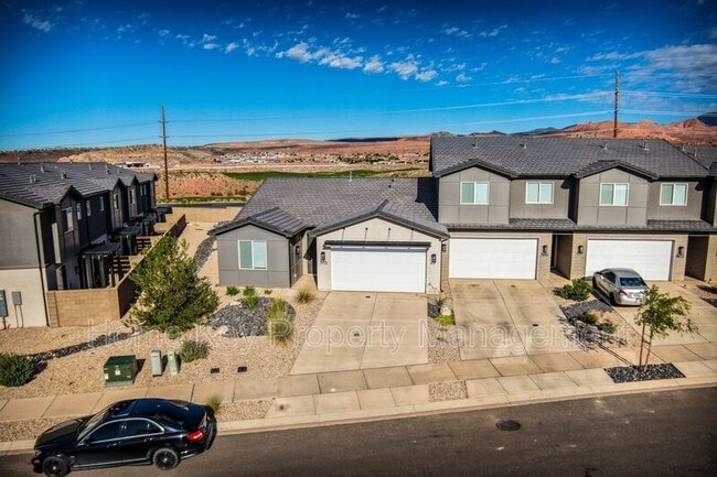 Building Photo - 3915 Razor Dr