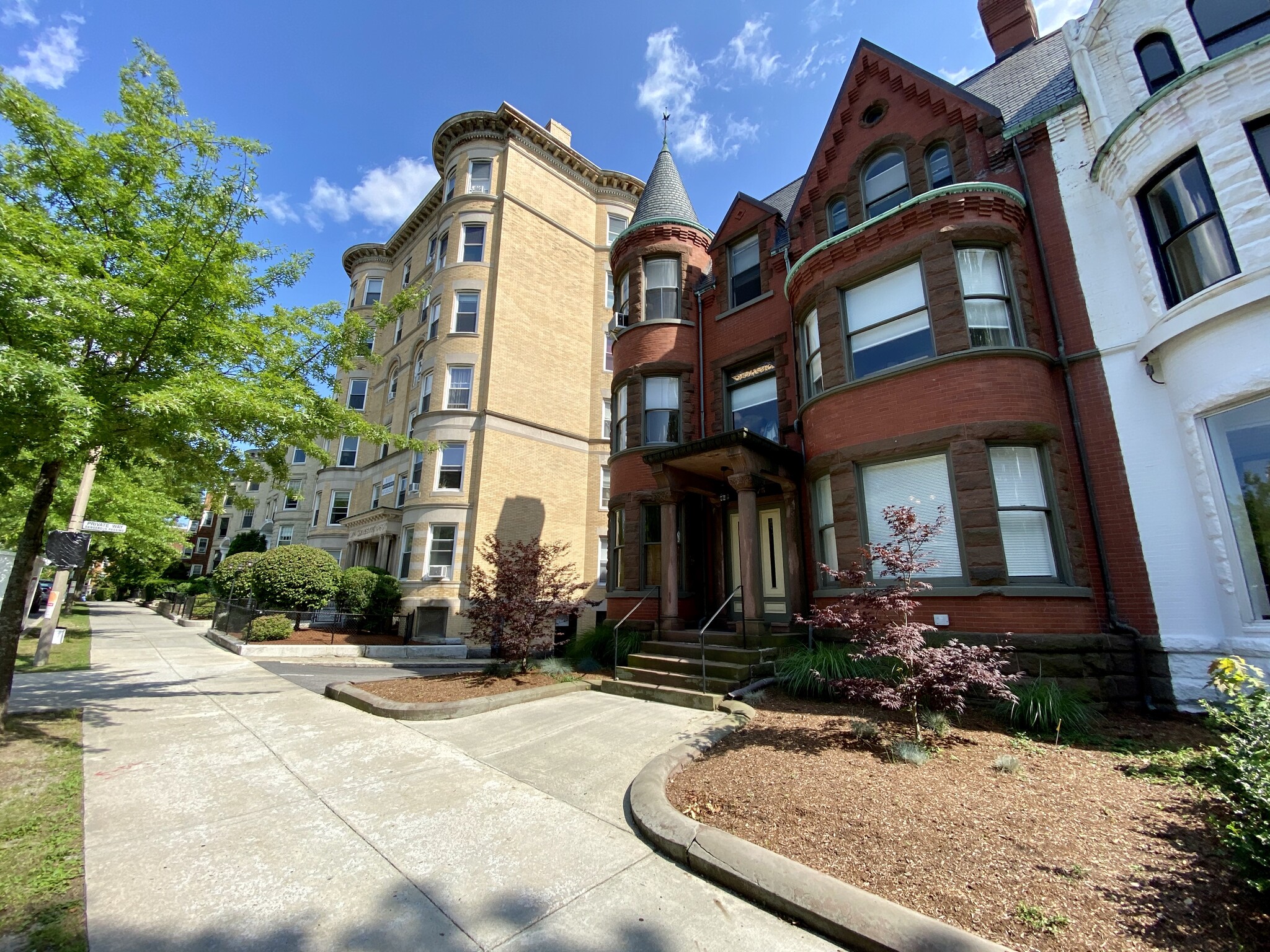 Building Photo - 1575 Beacon St