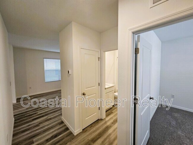 Building Photo - 32520 Weathered Oak Dr