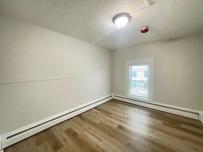 Building Photo - 51 Pennacook St