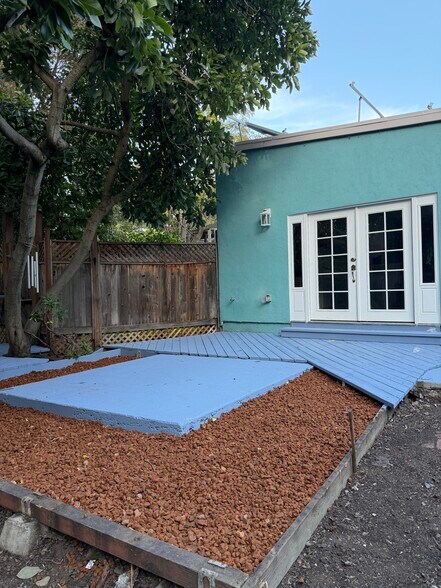 Building Photo - 5746 Robinhood Dr