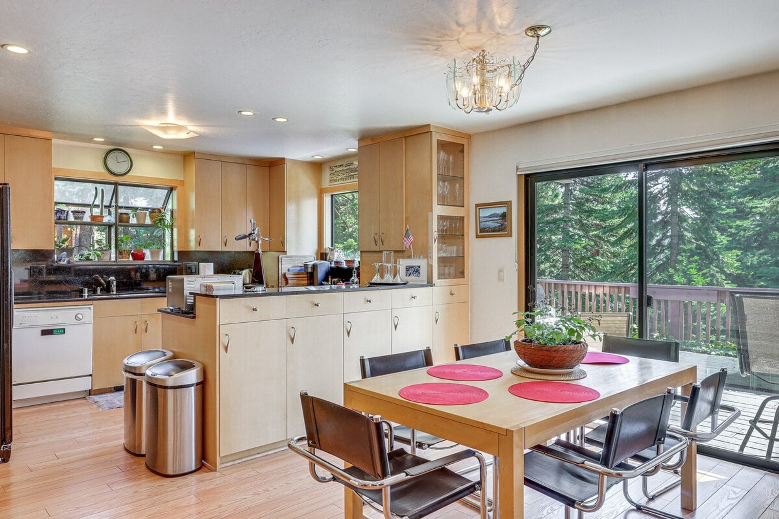 Building Photo - 320 Rim Dr