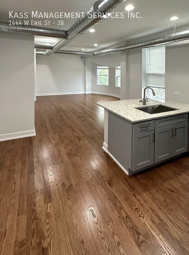 Building Photo - 1444 W Erie St