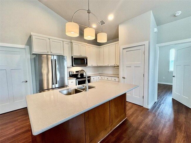 Building Photo - 241 Rose Dr