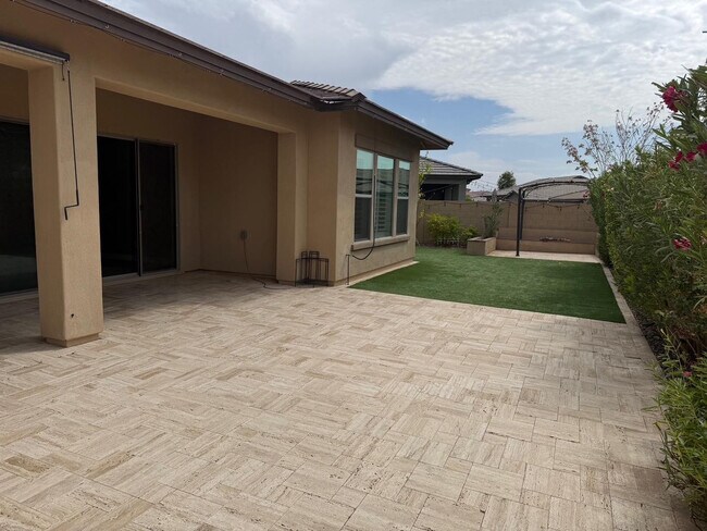 Building Photo - 25718 N 20th Ave