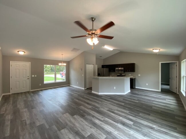 Building Photo - Beautiful Home in Marion Oaks- 3/2/2 **WON"T LAST**