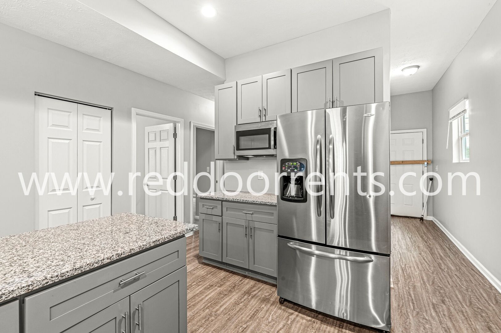 Building Photo - 2345 N Kenwood Ave