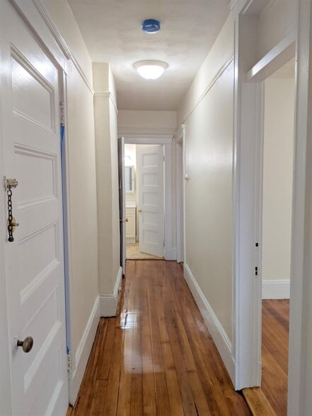 Building Photo - 14 Sanborn Ave