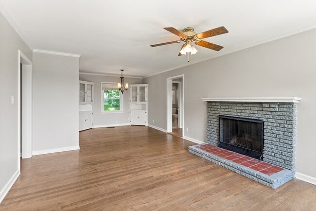 Building Photo - 1405 Bonita Dr NE