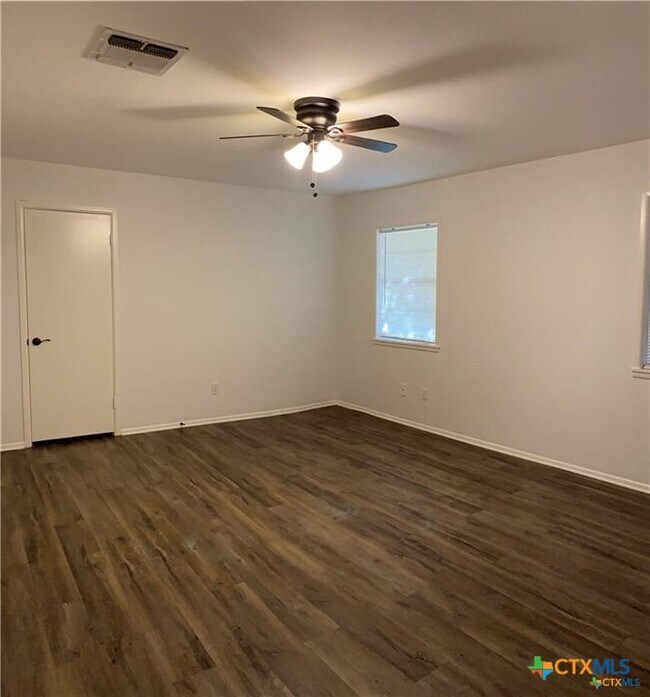 Building Photo - 1250 E Common St