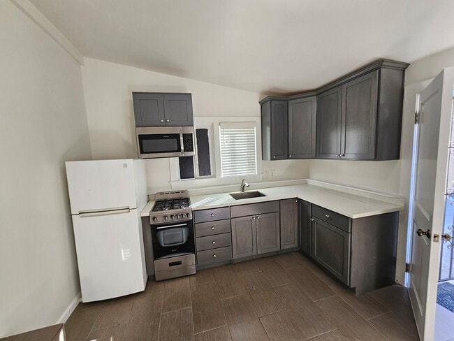 Building Photo - 4143 Jackson Ave