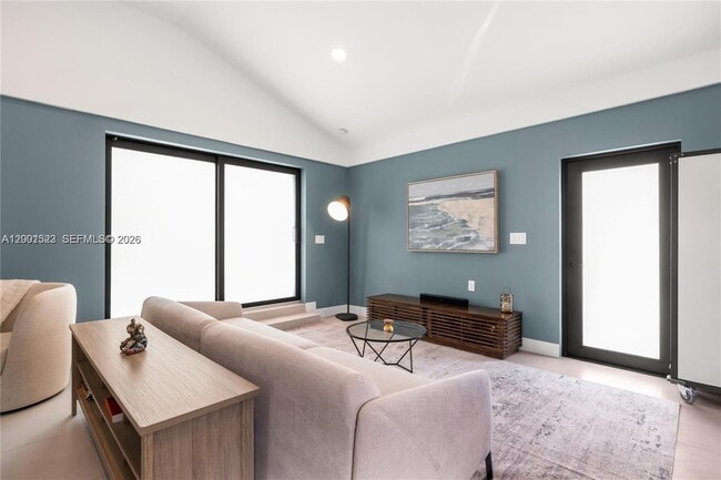 Building Photo - 320 NE 88th St