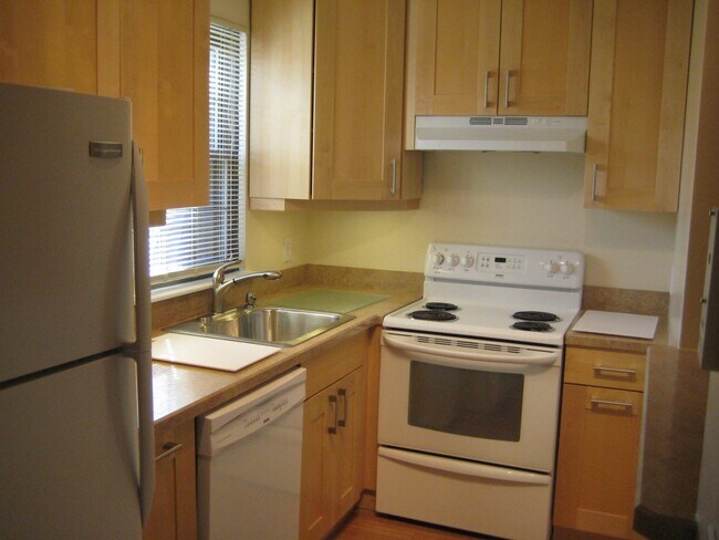 Building Photo - 440 S State St, Unit F6