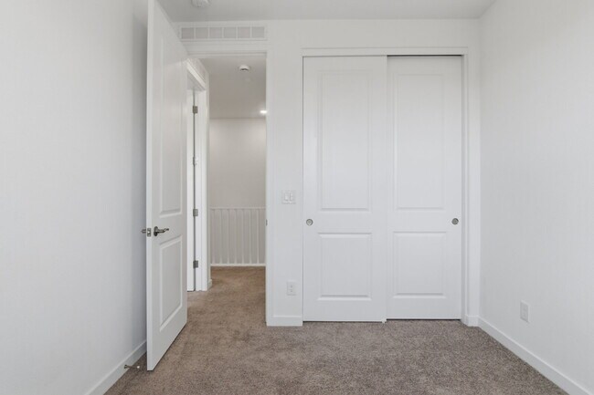 Building Photo - Experience refined living in this beautifully appointed 3-bedroom, 2.5-bathroom townhome spanning...