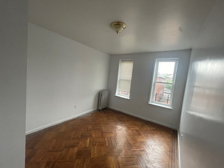 Building Photo - 345 E 54th St