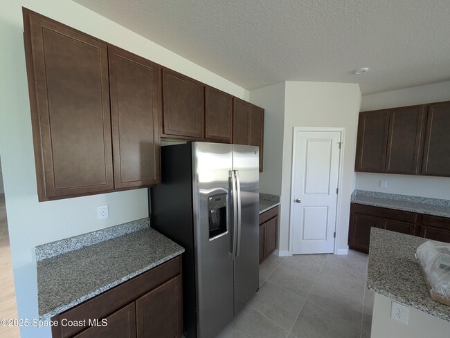 Building Photo - 2484 Landing Dr