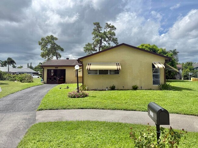 Building Photo - 7257 Pine Park Dr N