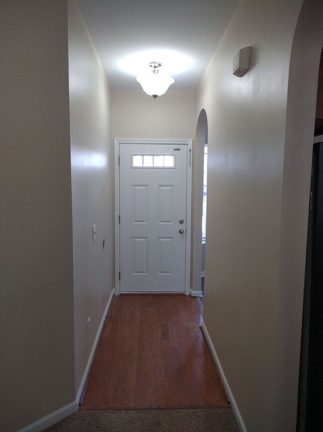 Building Photo - Lovely 3-Bedroom Home located near NCSU!